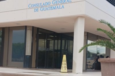 fachada del consulado guatemalteco en miami