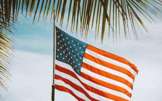 bandera de estados unidos en miami