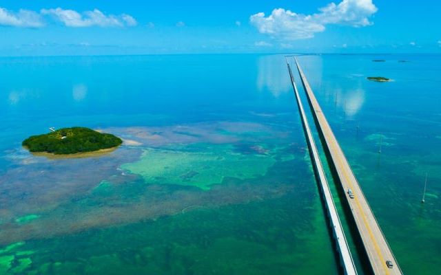 vista aerea de autopista hacia key west florida