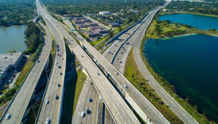 vista aerea de autopistas en miami