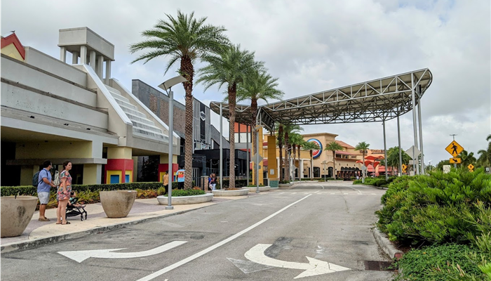 exterior del centro comercial dolphin mall en miami