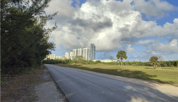 calle hacia oleta river park en north miami beach