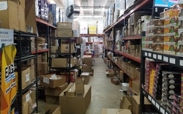 pasillo de comida al por mayor en noahs wholesale